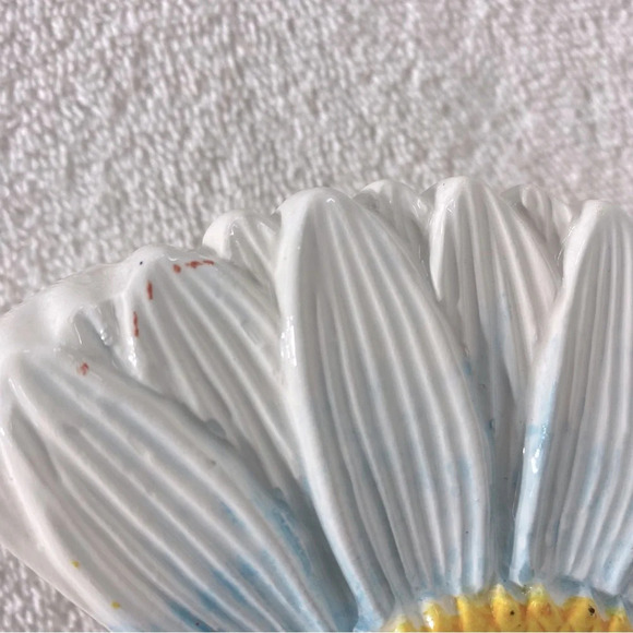 Vintage Ceramic Daisy With Lady Bug Napkin Holder - Picture 11 of 15